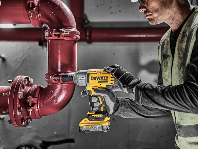 Dewalt DCF900H2T Powerstack™ Impact Wrench 18V 2 x 5.0Ah Li-ion - Image 4