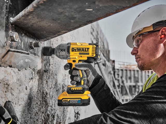 Dewalt DCF900H2T Powerstack™ Impact Wrench 18V 2 x 5.0Ah Li-ion - Image 5