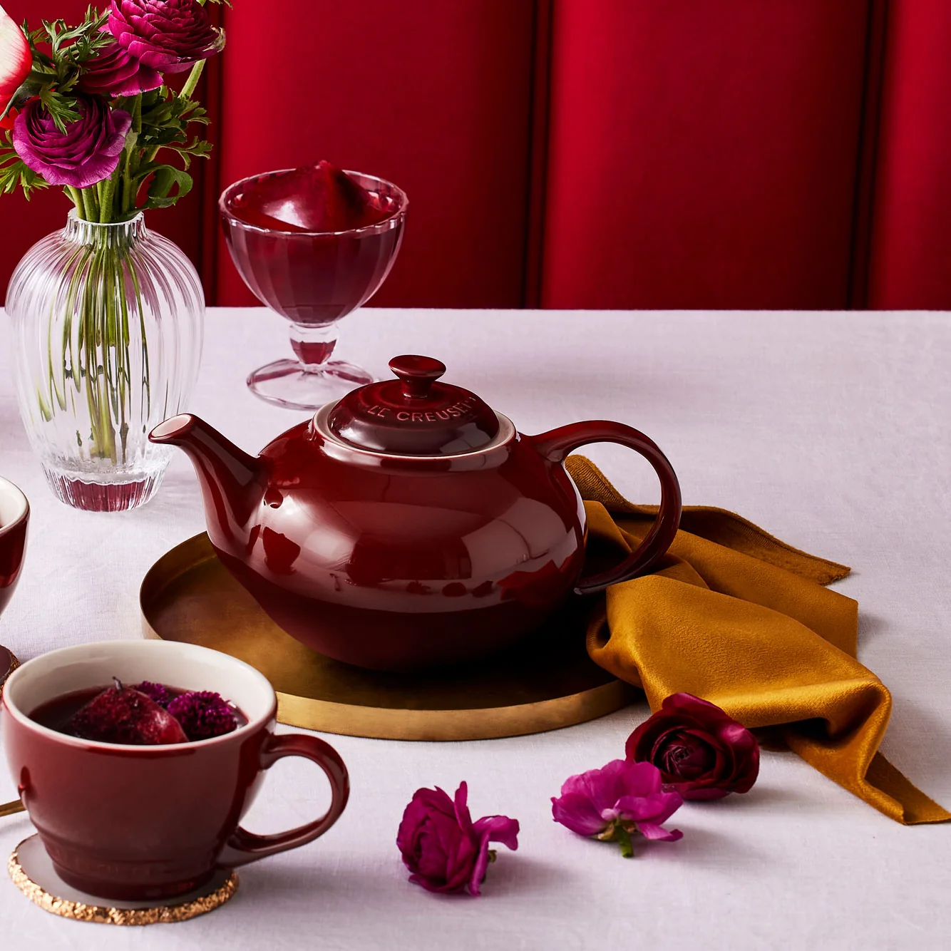 Le Creuset Stoneware Classic Teapot 1.3L Garnet - Image 7