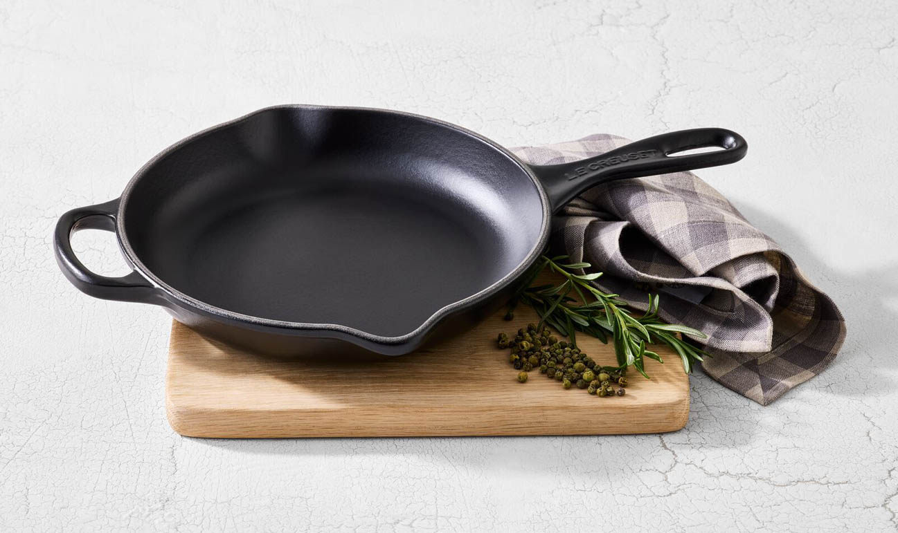 Le Creuset 23cm Signature Round Skillet Black - Image 5