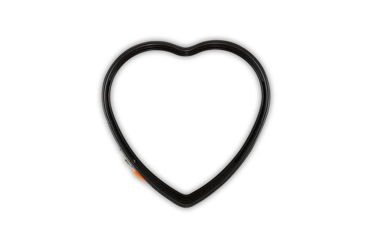 Le Creuset Heart Springform Cake Tin 25cm - Image 2