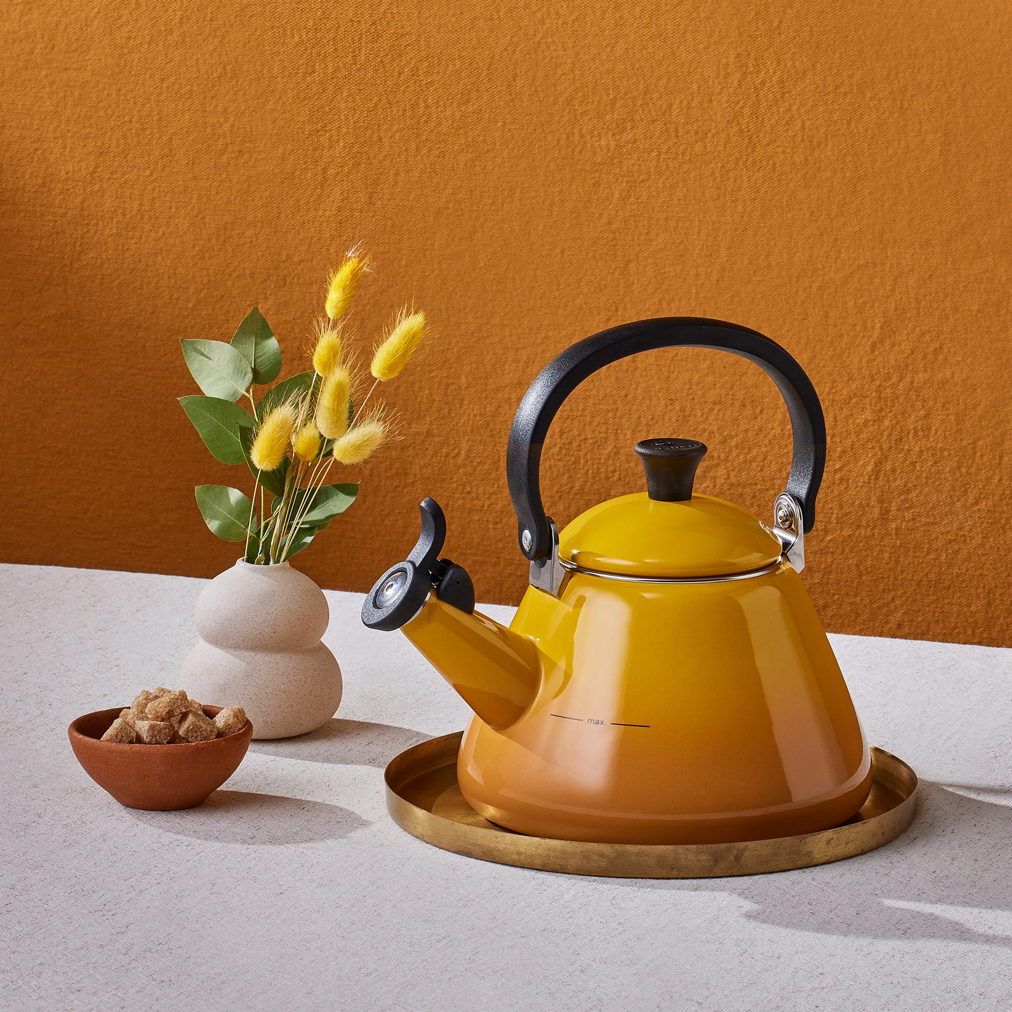 Le Creuset Kone Kettle 1.6L Nectar - Image 2