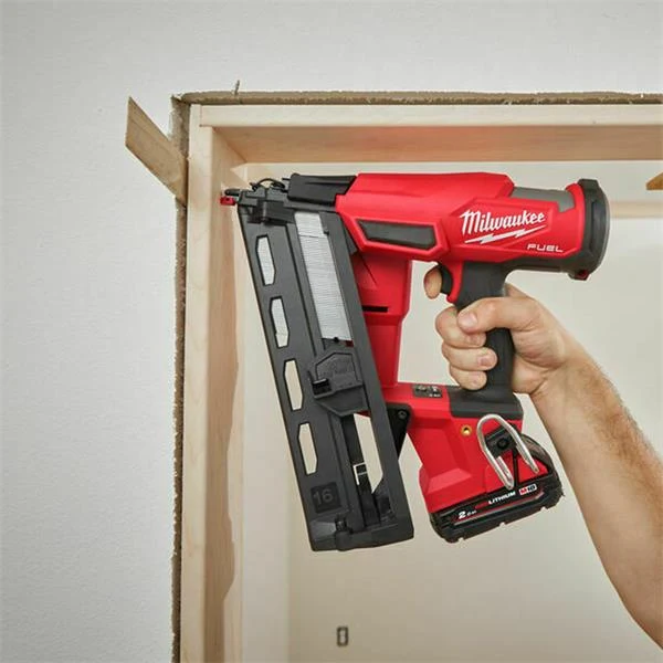 Milwaukee M18 Fuel Cordless Framing Nailer with 2x2.0ah Batteries - Image 5