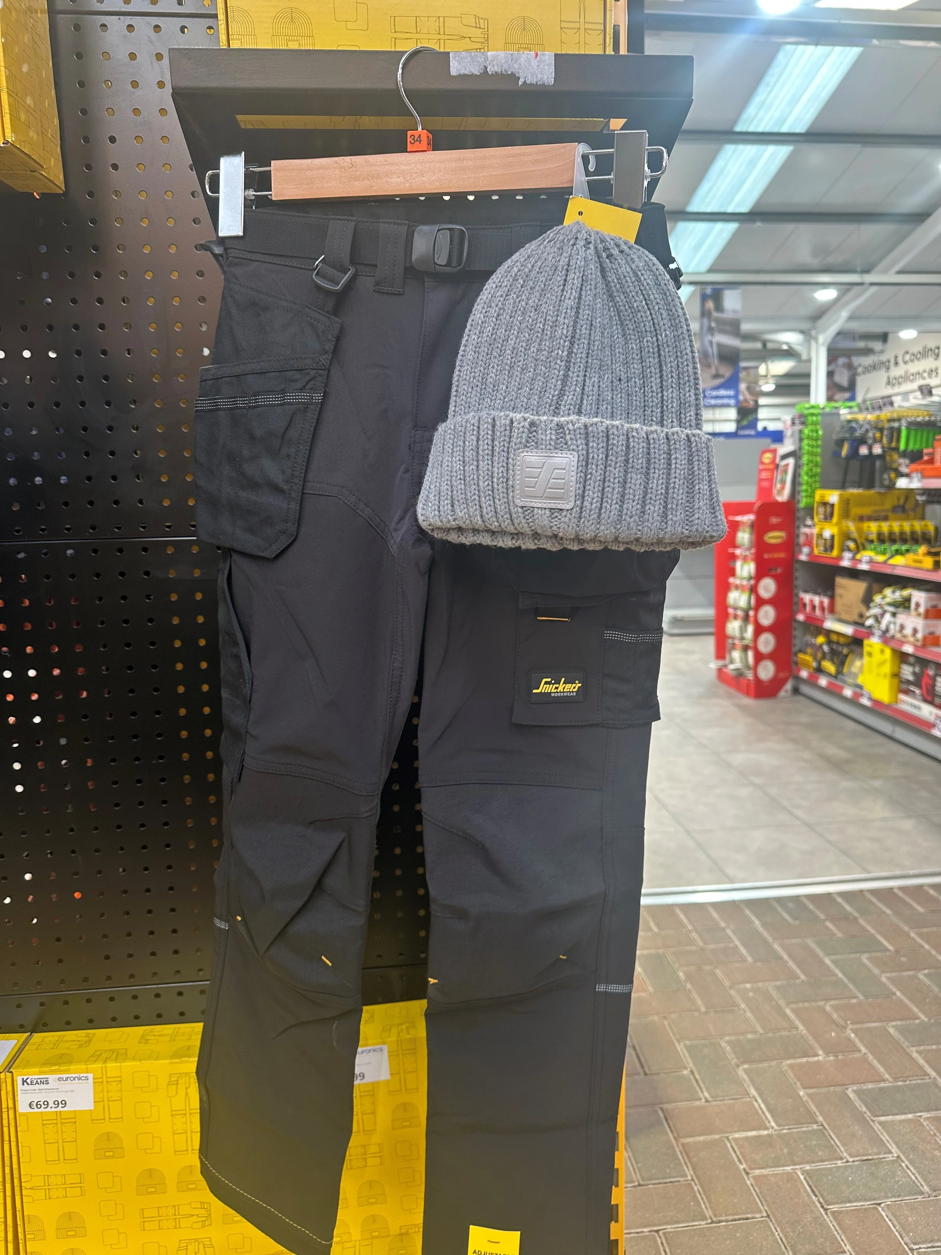 Snickers Junior Trousers with Beanie & Knee Pad Gift Box - Image 2